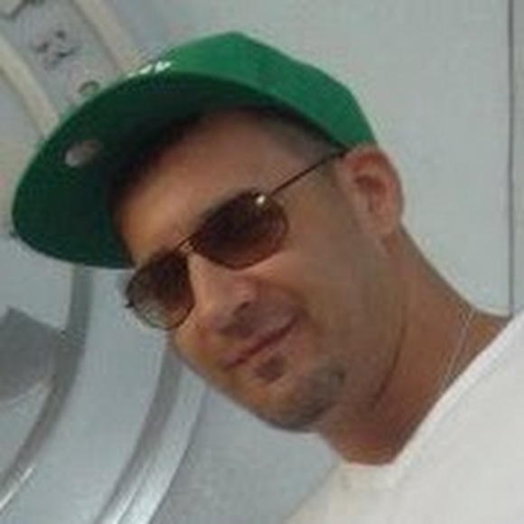 Meet your Posher, Carlos - Picture 2 of 2